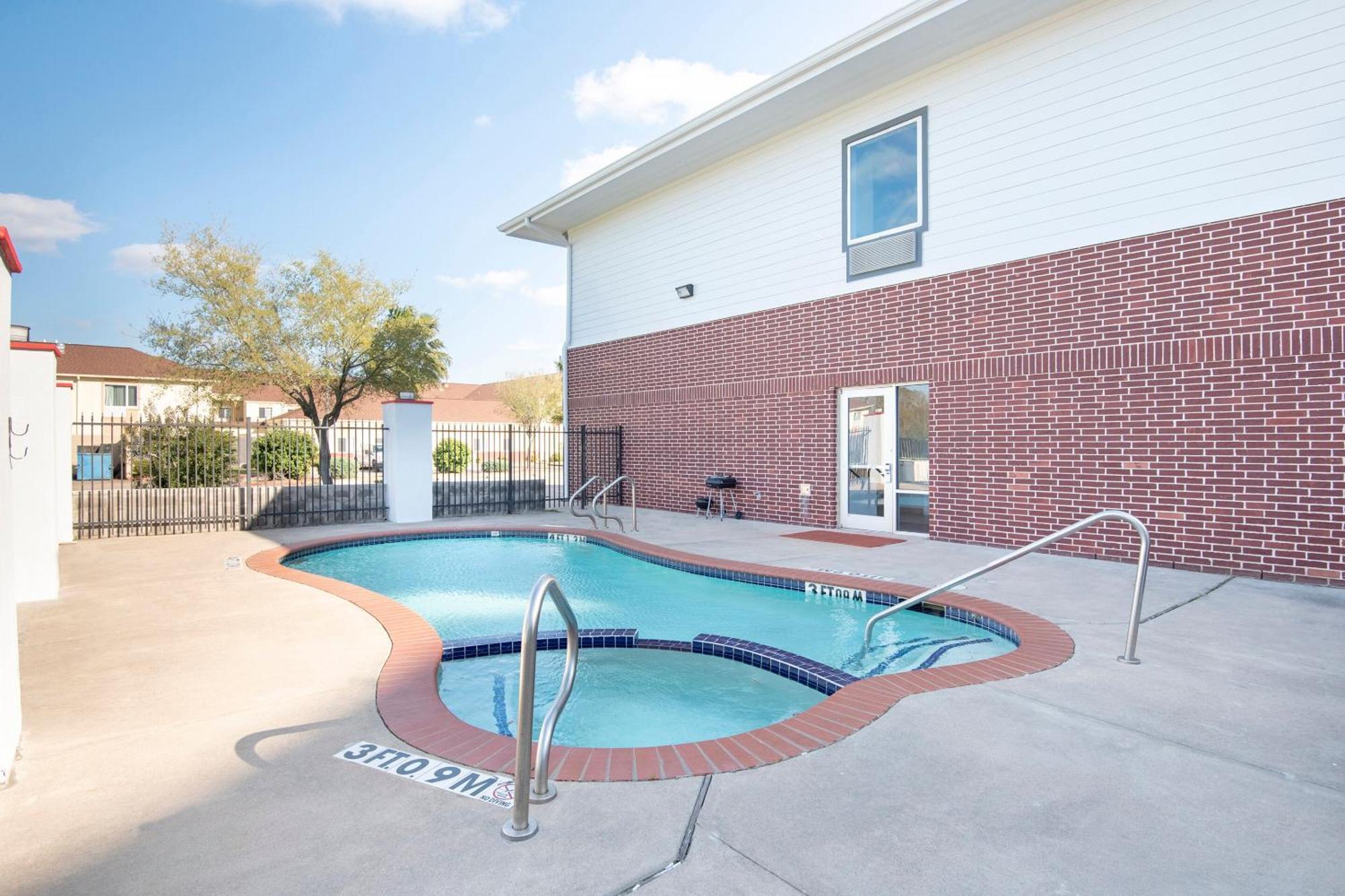 Oyo Townhouse Clute Lake Jackson Exterior foto
