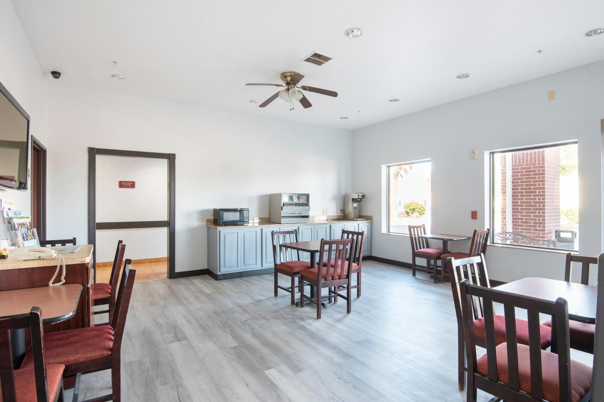 Oyo Townhouse Clute Lake Jackson Exterior foto